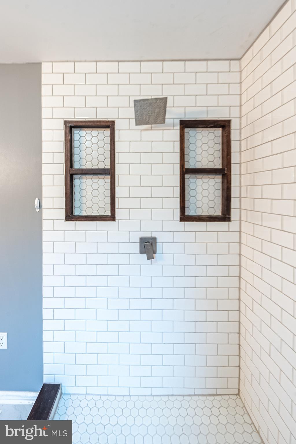 WESTERN FIELD - Residential