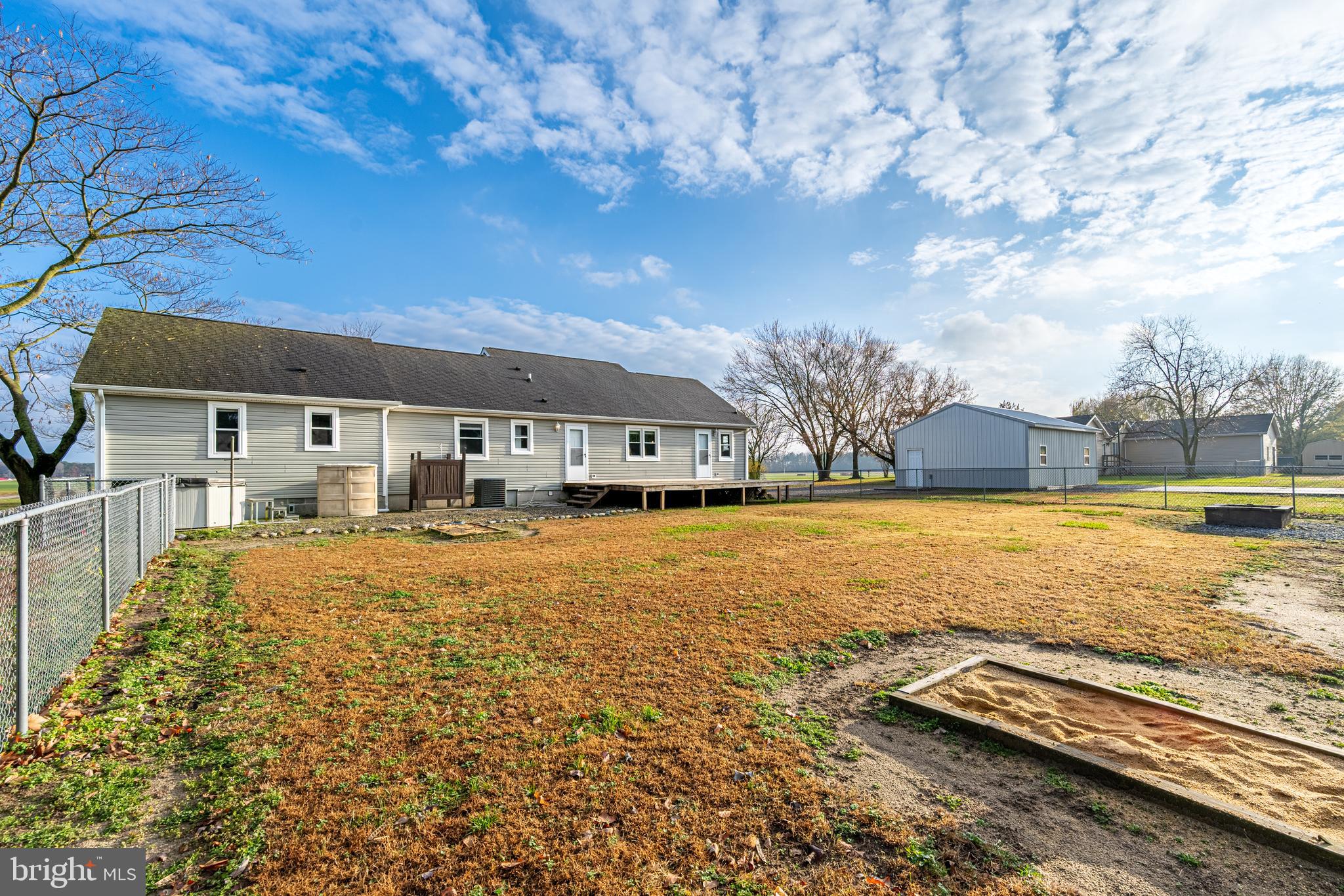 WESTERN FIELD - Residential