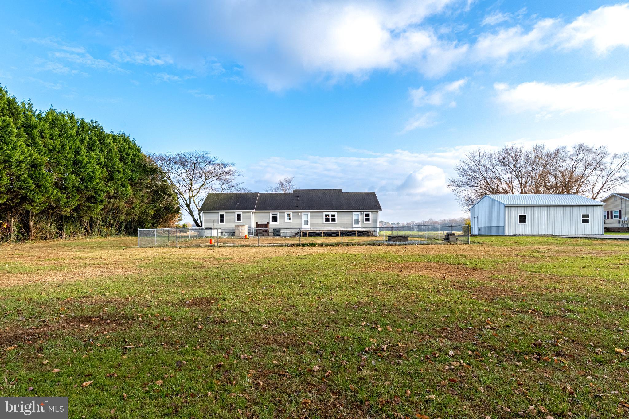 WESTERN FIELD - Residential