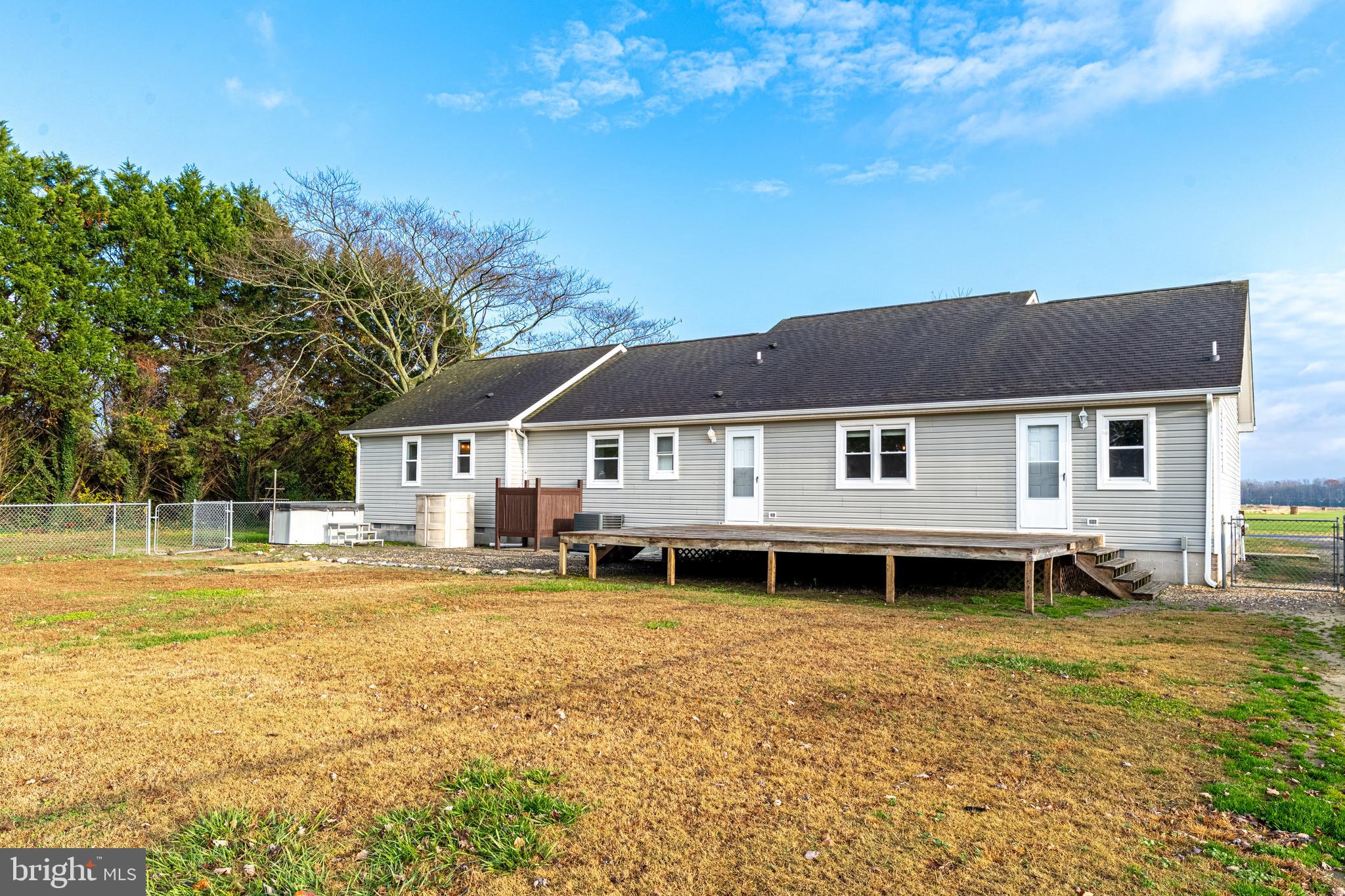 WESTERN FIELD - Residential