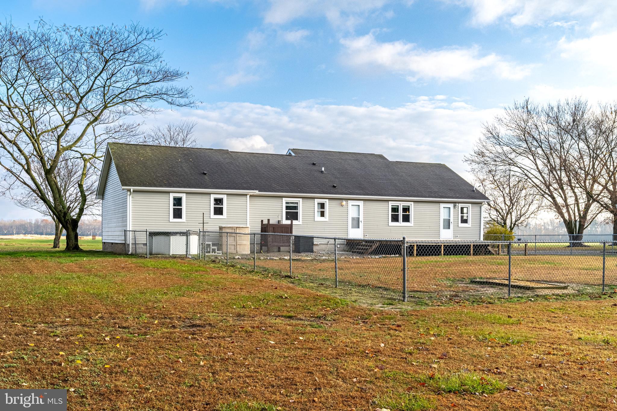 WESTERN FIELD - Residential