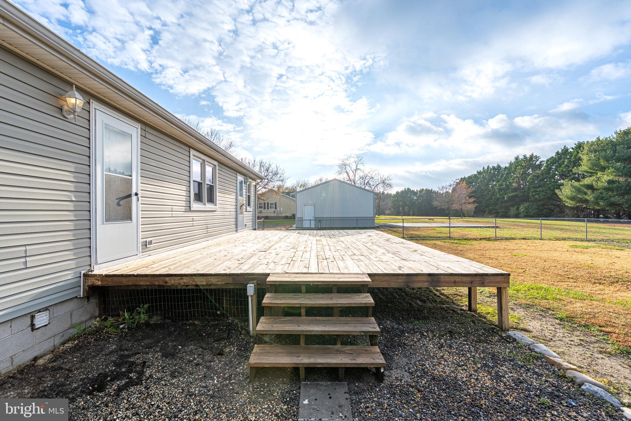 WESTERN FIELD - Residential