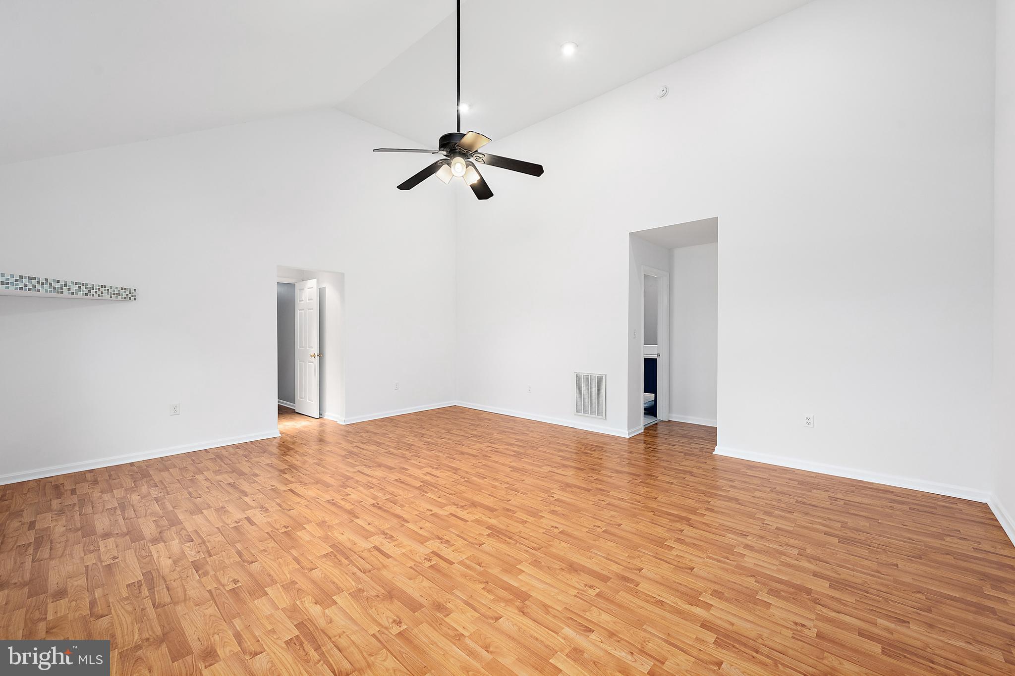 WESTERN FIELD - Residential