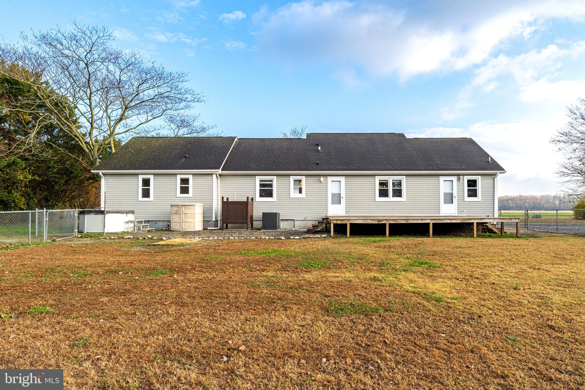 WESTERN FIELD - Residential