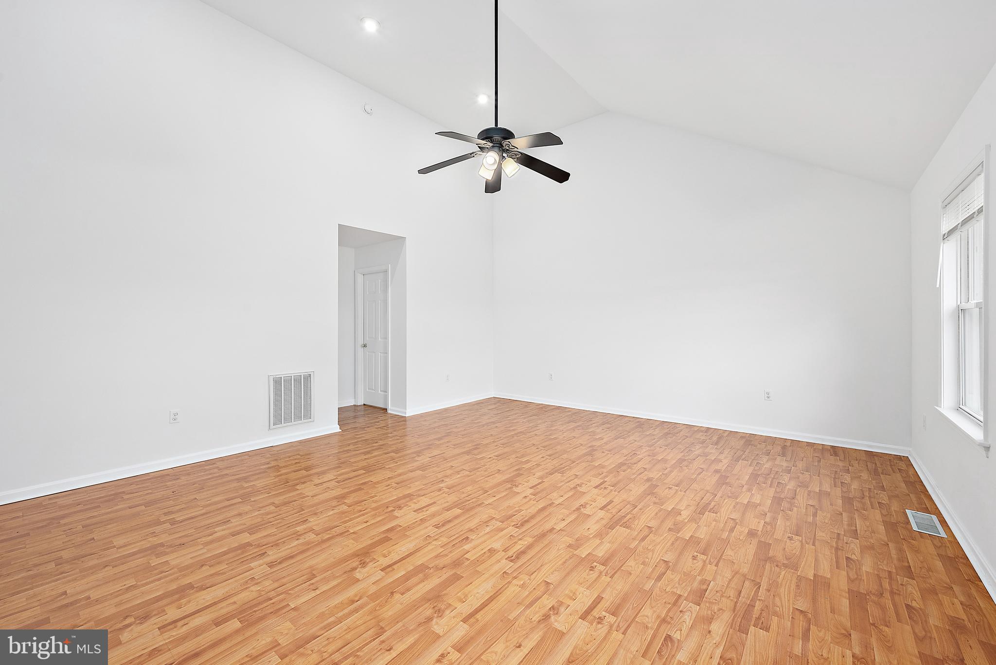 WESTERN FIELD - Residential