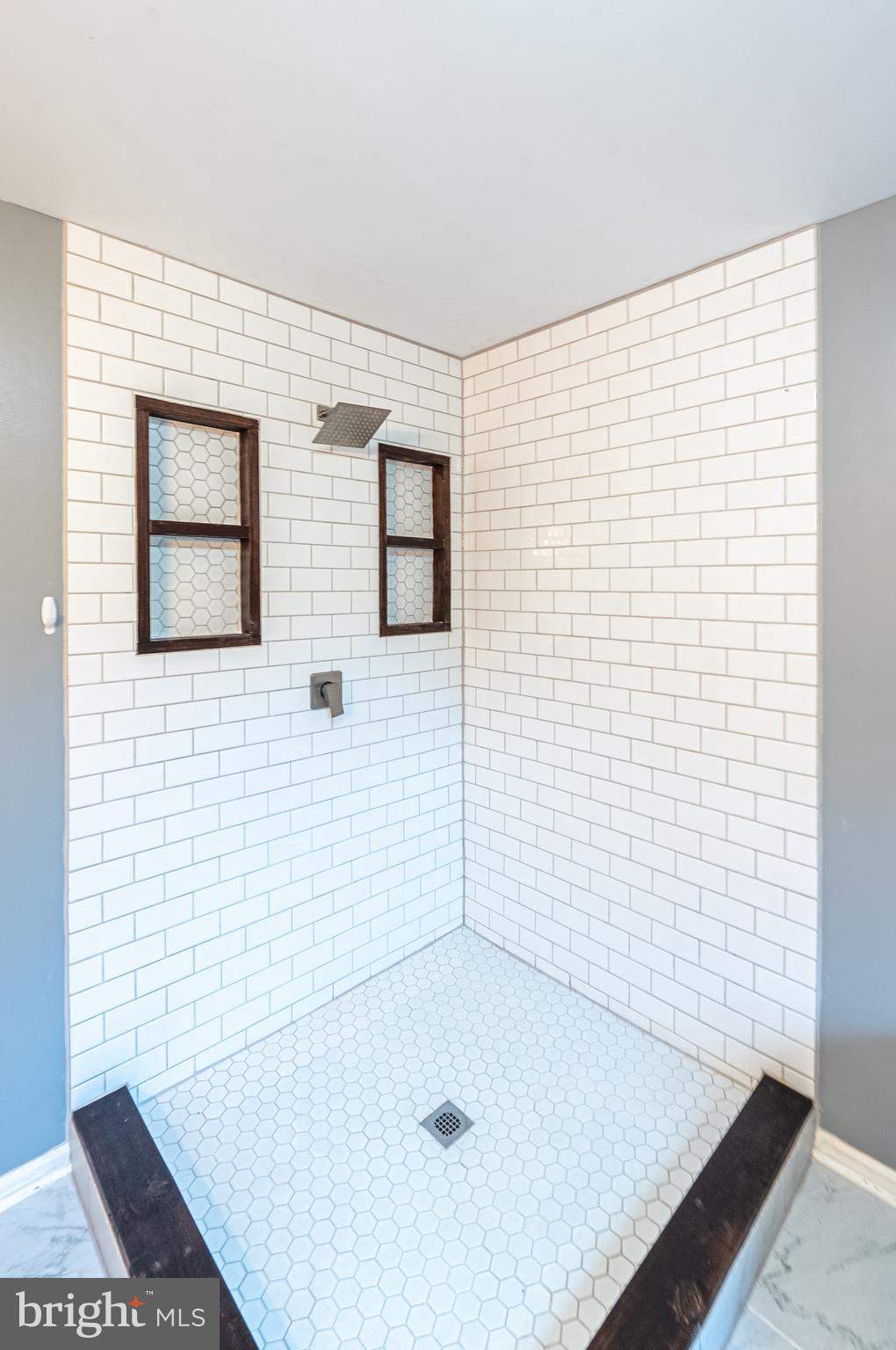 WESTERN FIELD - Residential