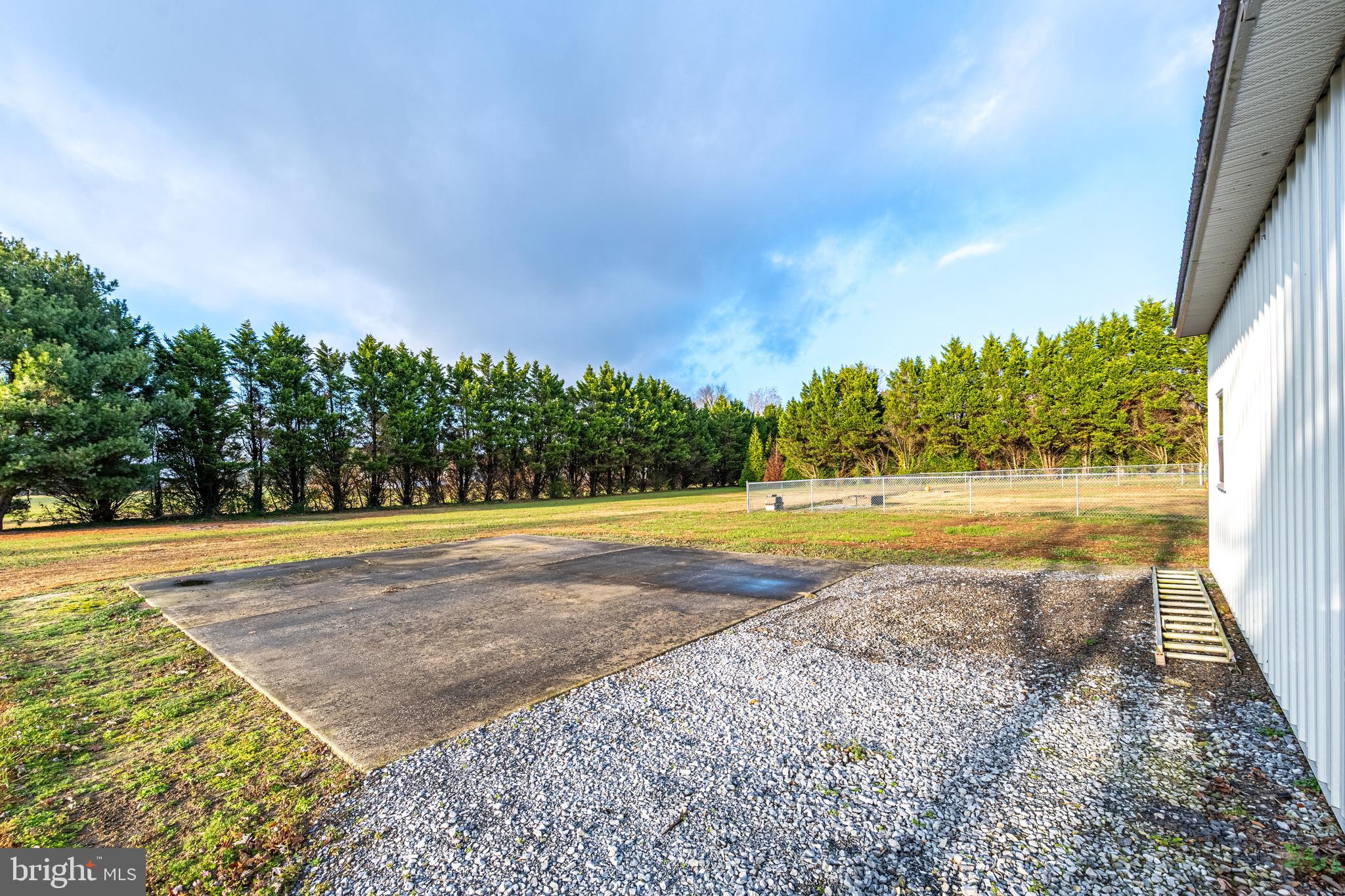 WESTERN FIELD - Residential