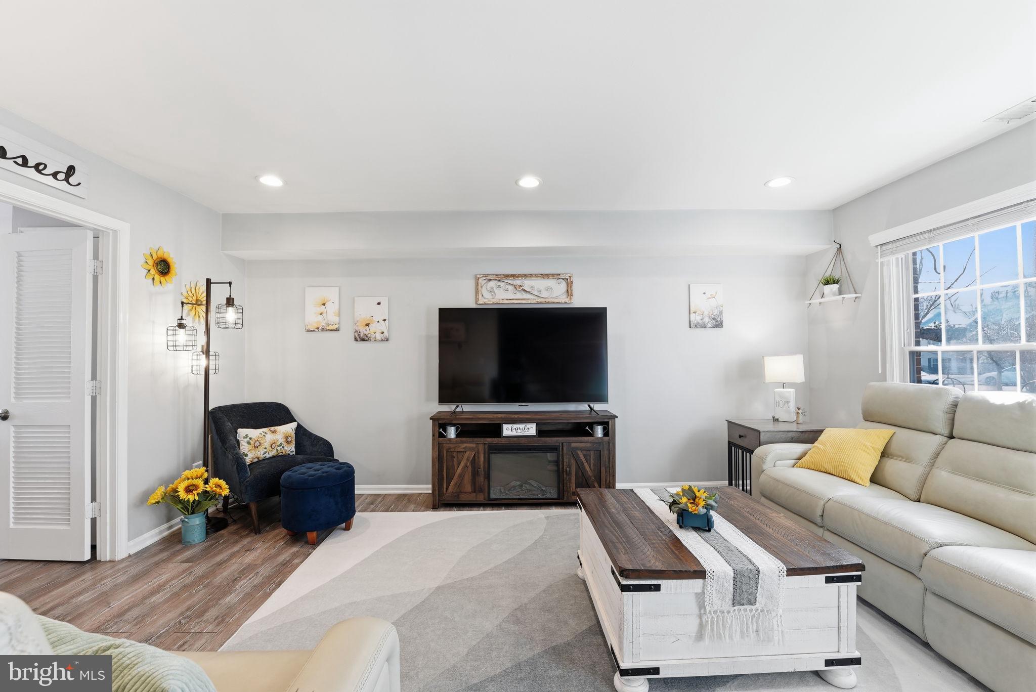 8142 CARRLEIGH PARKWAY 126