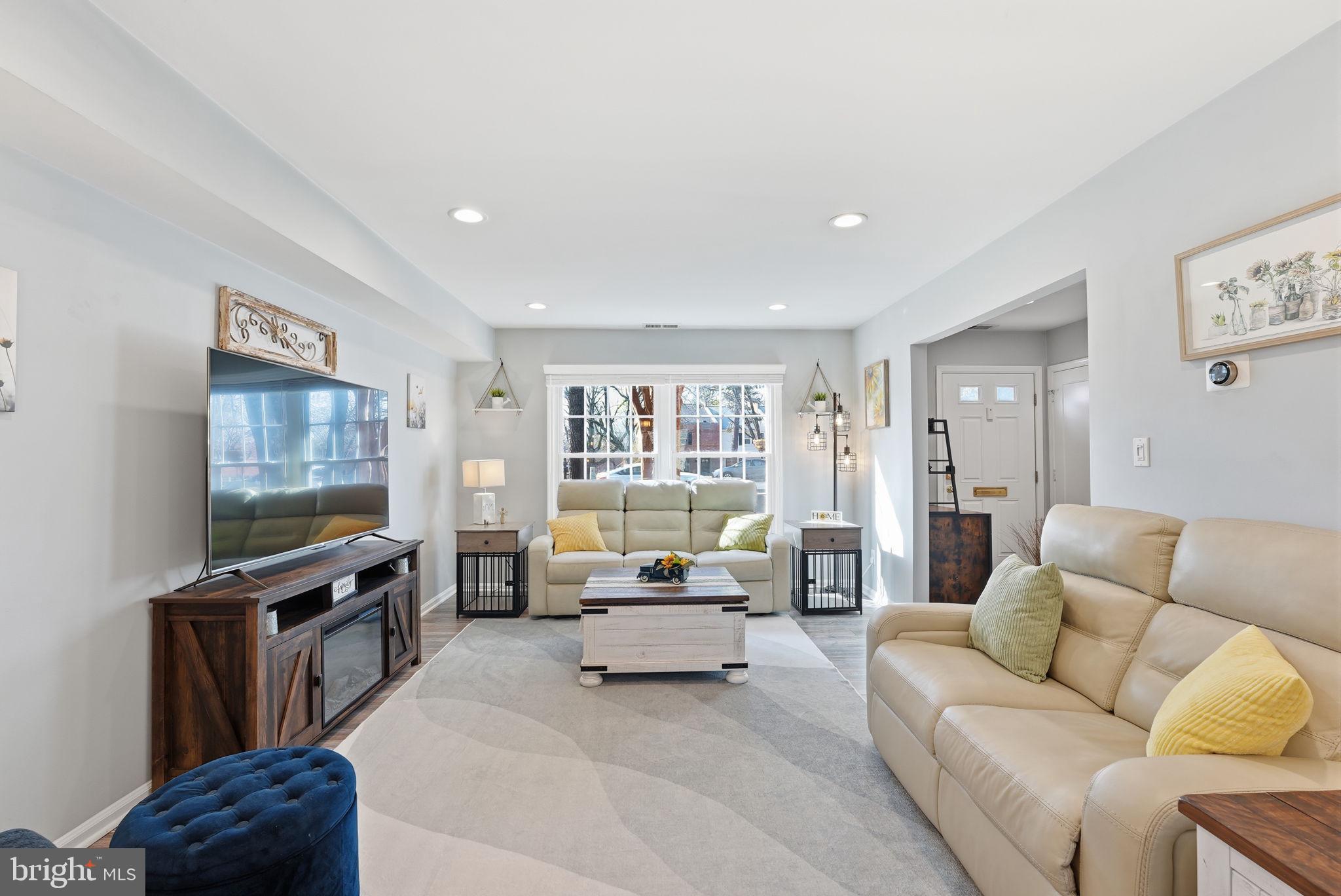 8142 CARRLEIGH PARKWAY 126