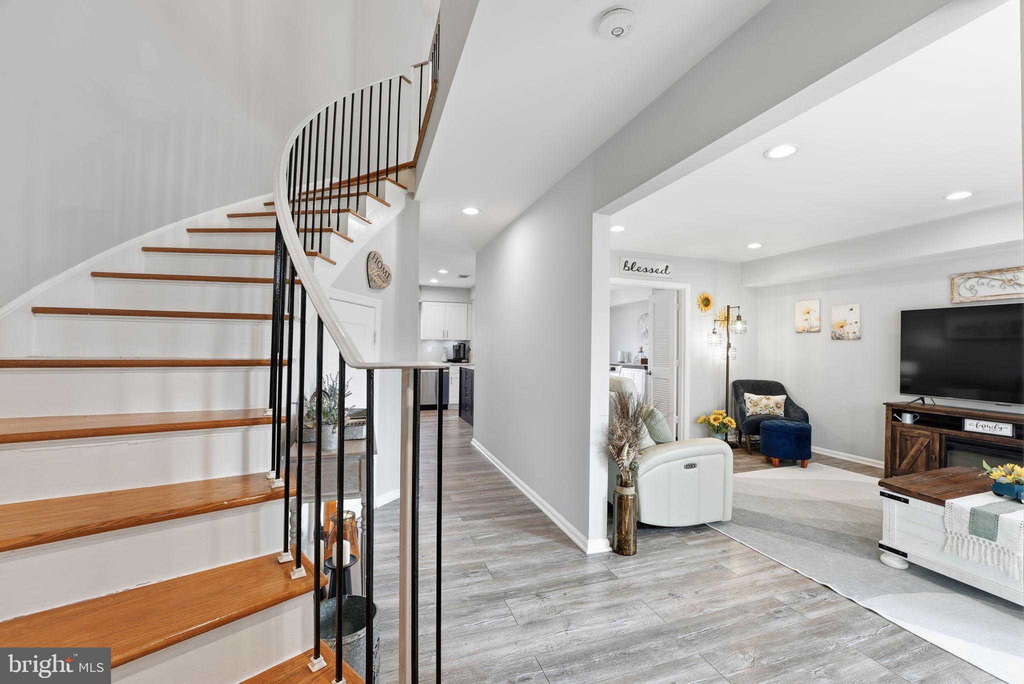 8142 CARRLEIGH PARKWAY 126