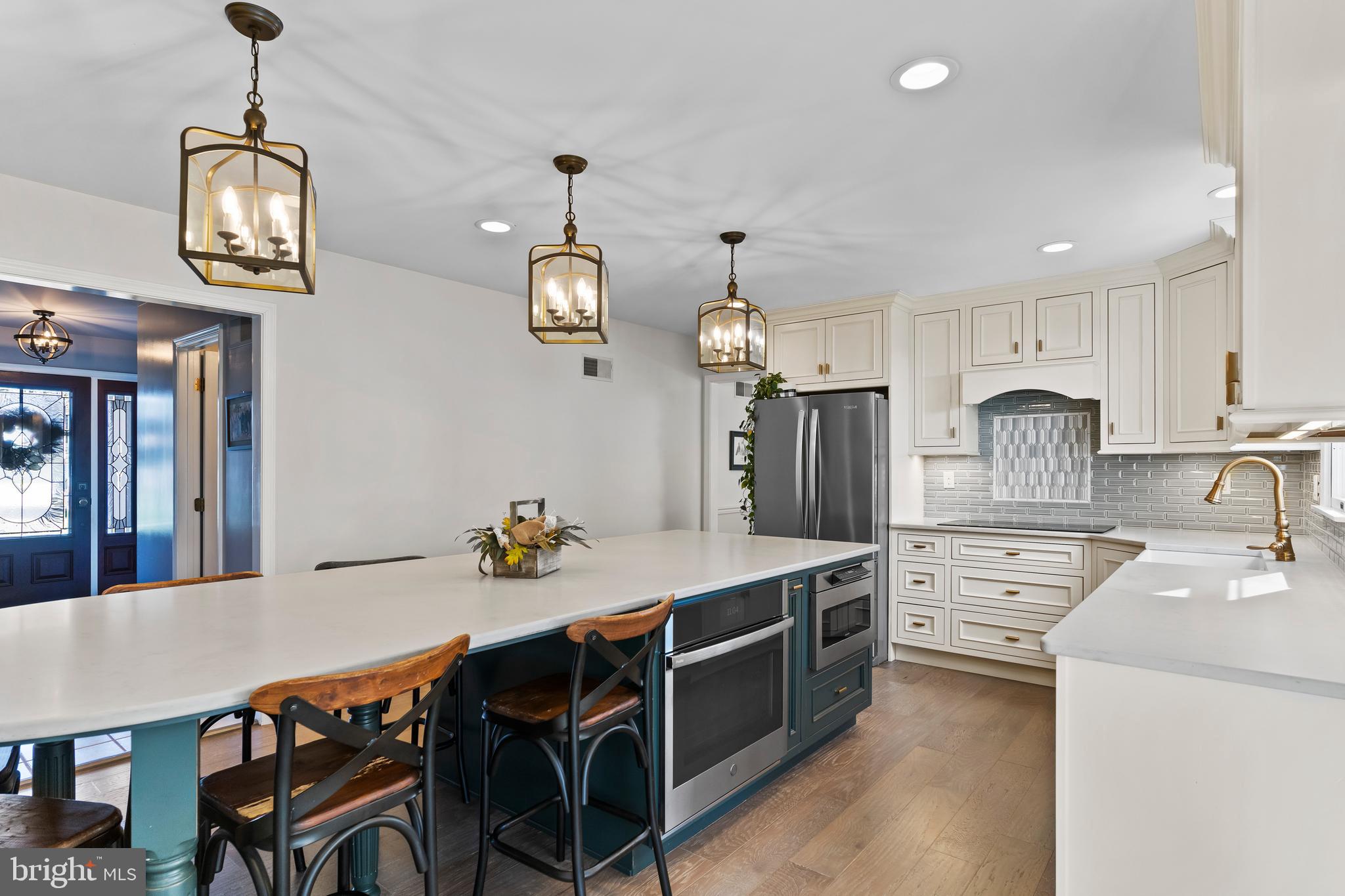 53 BOURBON RED DRIVE