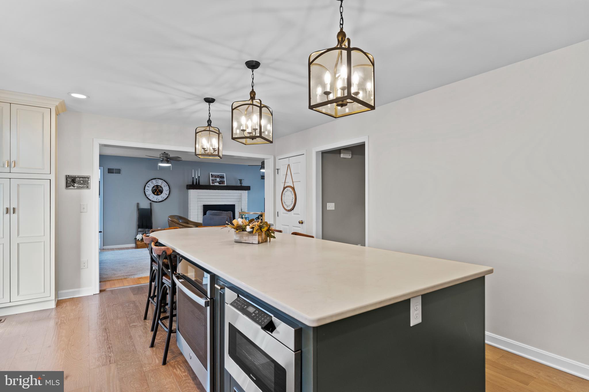 53 BOURBON RED DRIVE