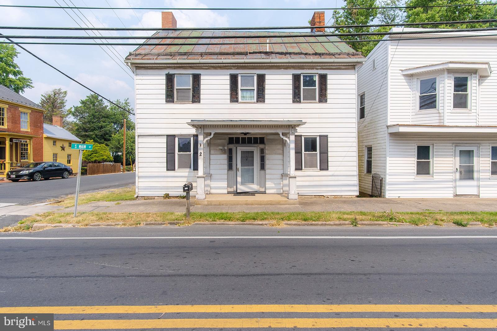 Main image without alt text