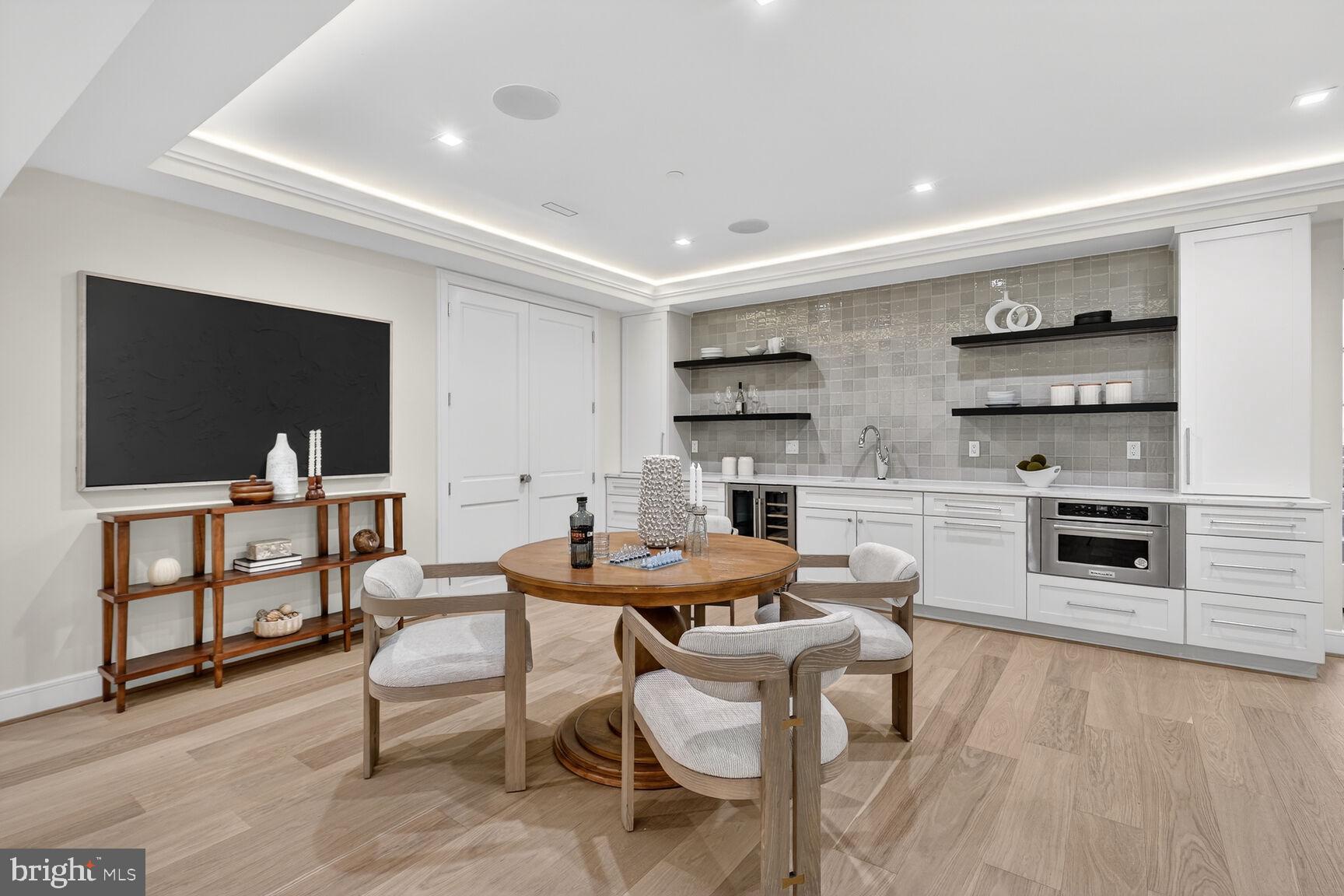 CHEVY CHASE VILLAGE - Residential