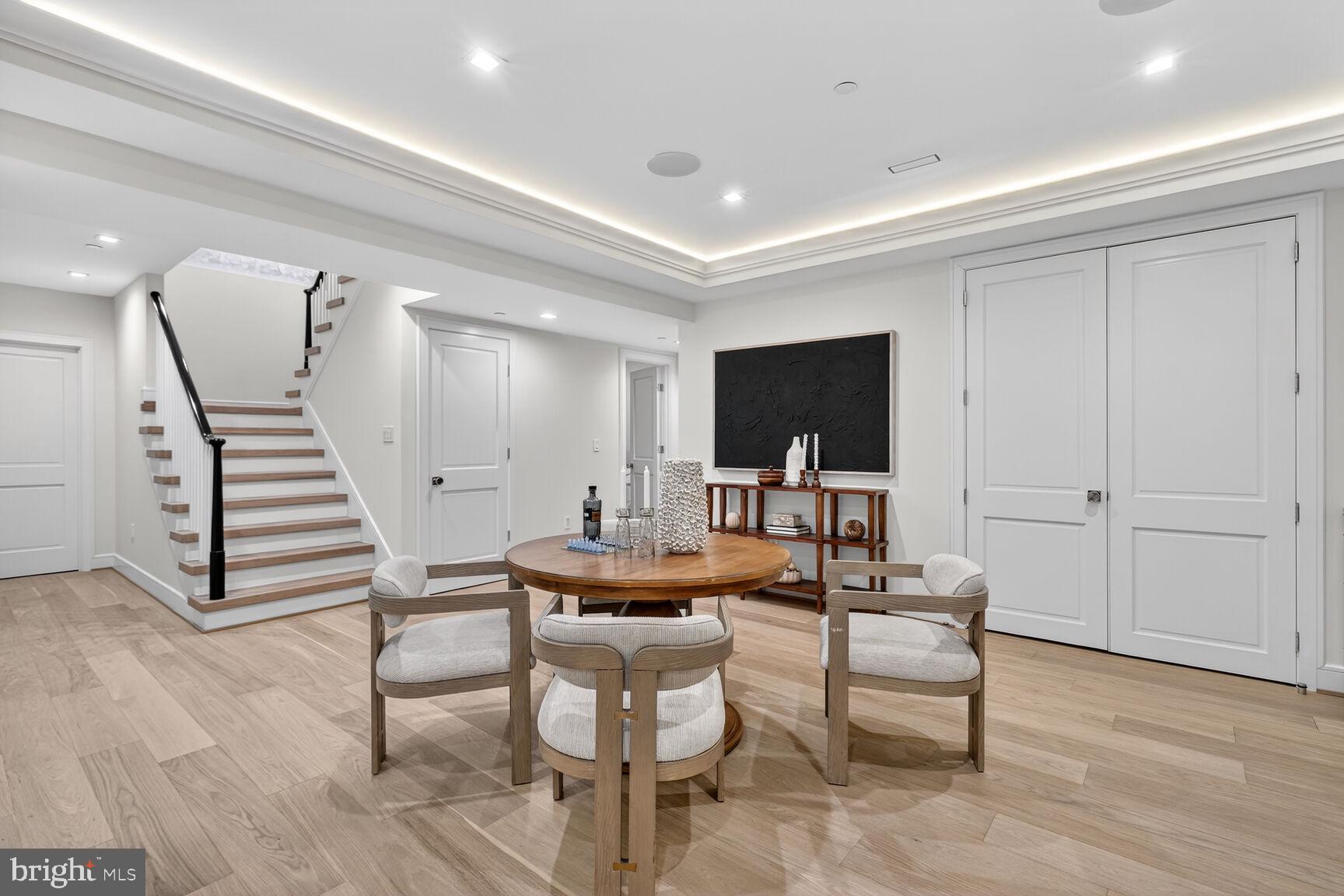 CHEVY CHASE VILLAGE - Residential