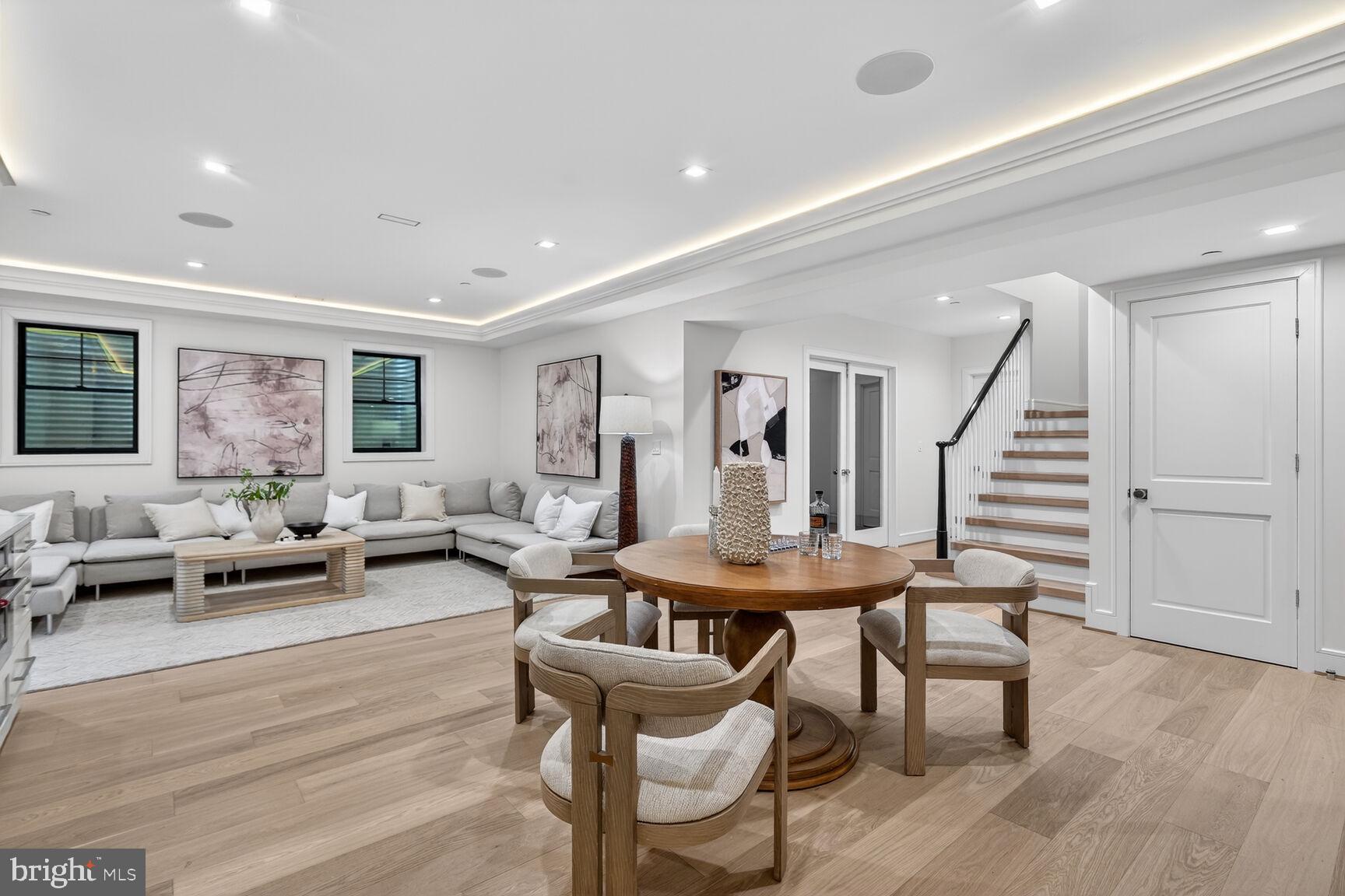 CHEVY CHASE VILLAGE - Residential