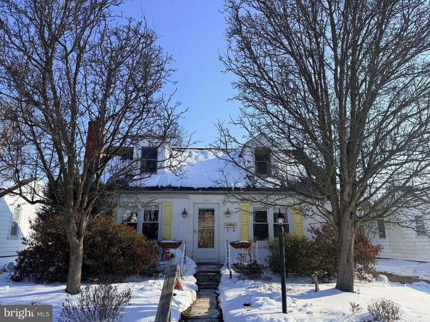 Professional photos coming soon!
   Wonderful 3 bed 1 bath located in the heart of Elkton,  Close to 95 and all your shopping needs!