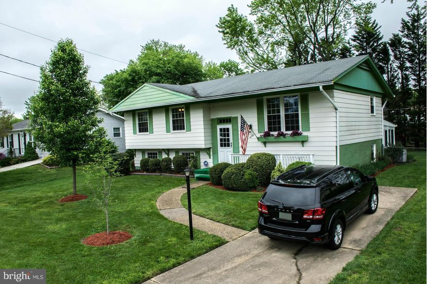 Mount Vernon Valley Subdivision! Close to Old Town Alexandria and Fort Belvoir convenient to everything. Carpeted with hardwood floors and large master bedroom. Fenced yard with Shop/Shed that has electrical hookup. One year home warranty provided by owner.