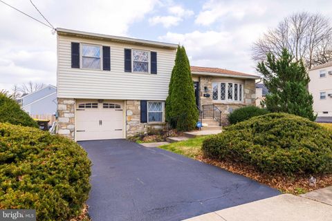 Photo of 13 W End Drive, LANSDALE, PA 19446 (MLS # PAMC2163096)