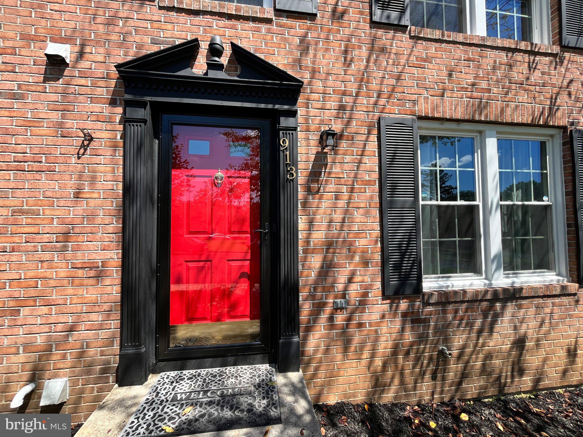 913 GRAYSON SQUARE