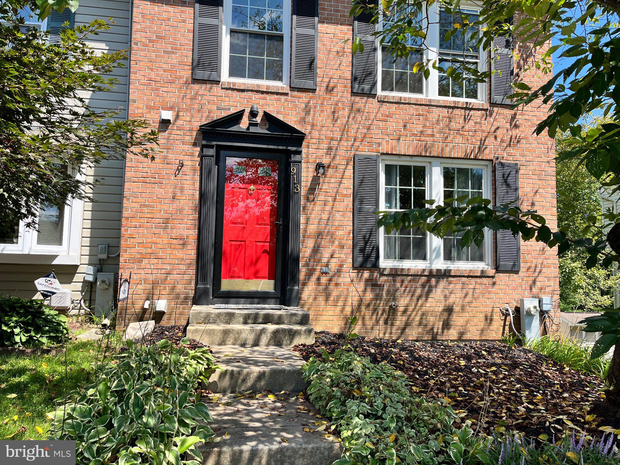 913 GRAYSON SQUARE