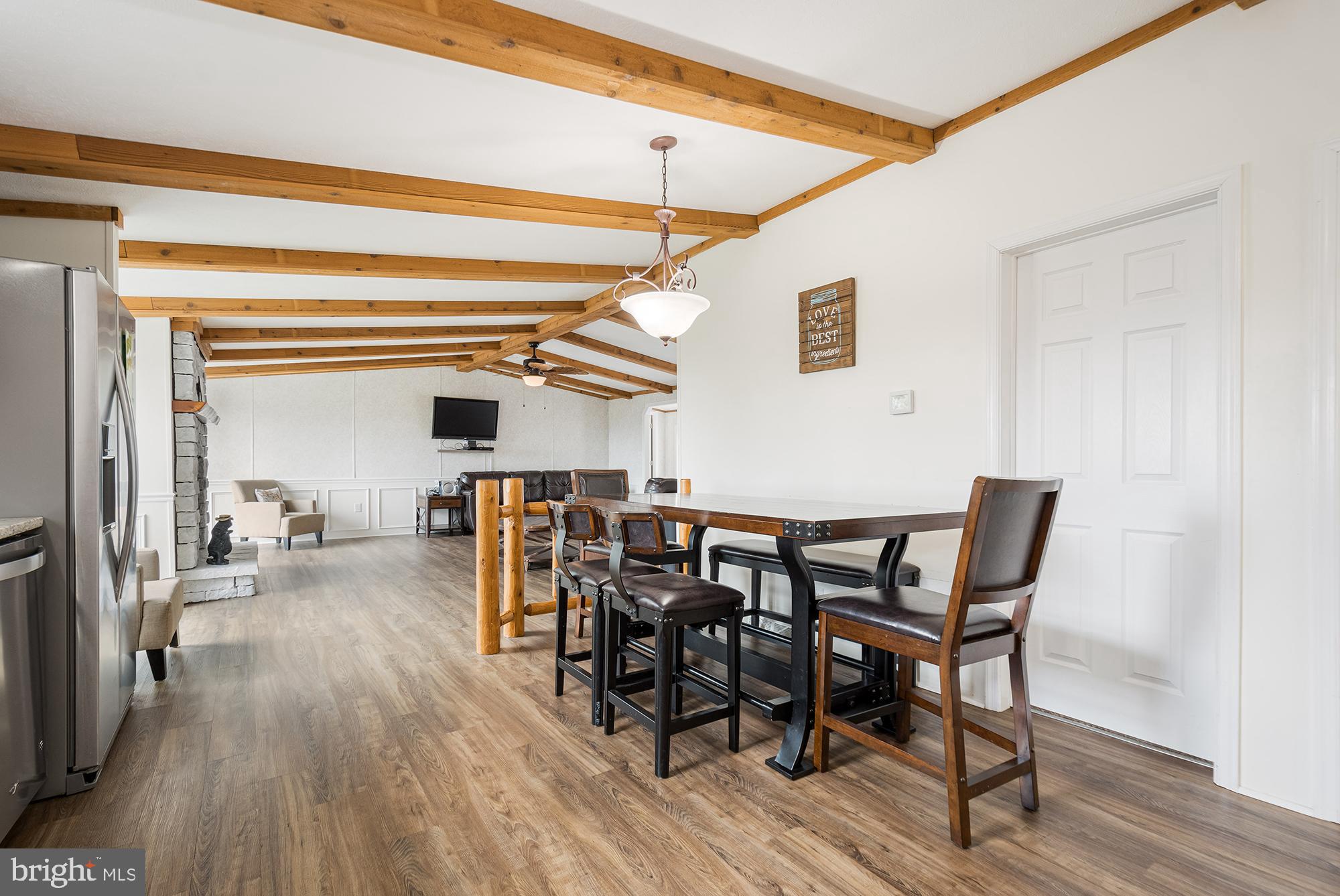 PARADISE POINT - Residential