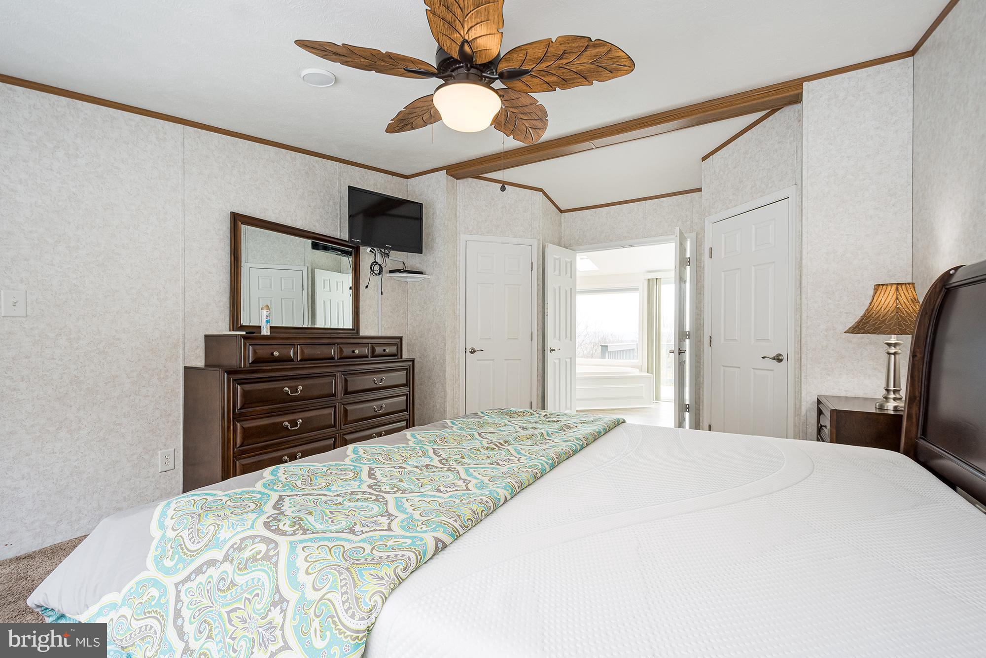 PARADISE POINT - Residential