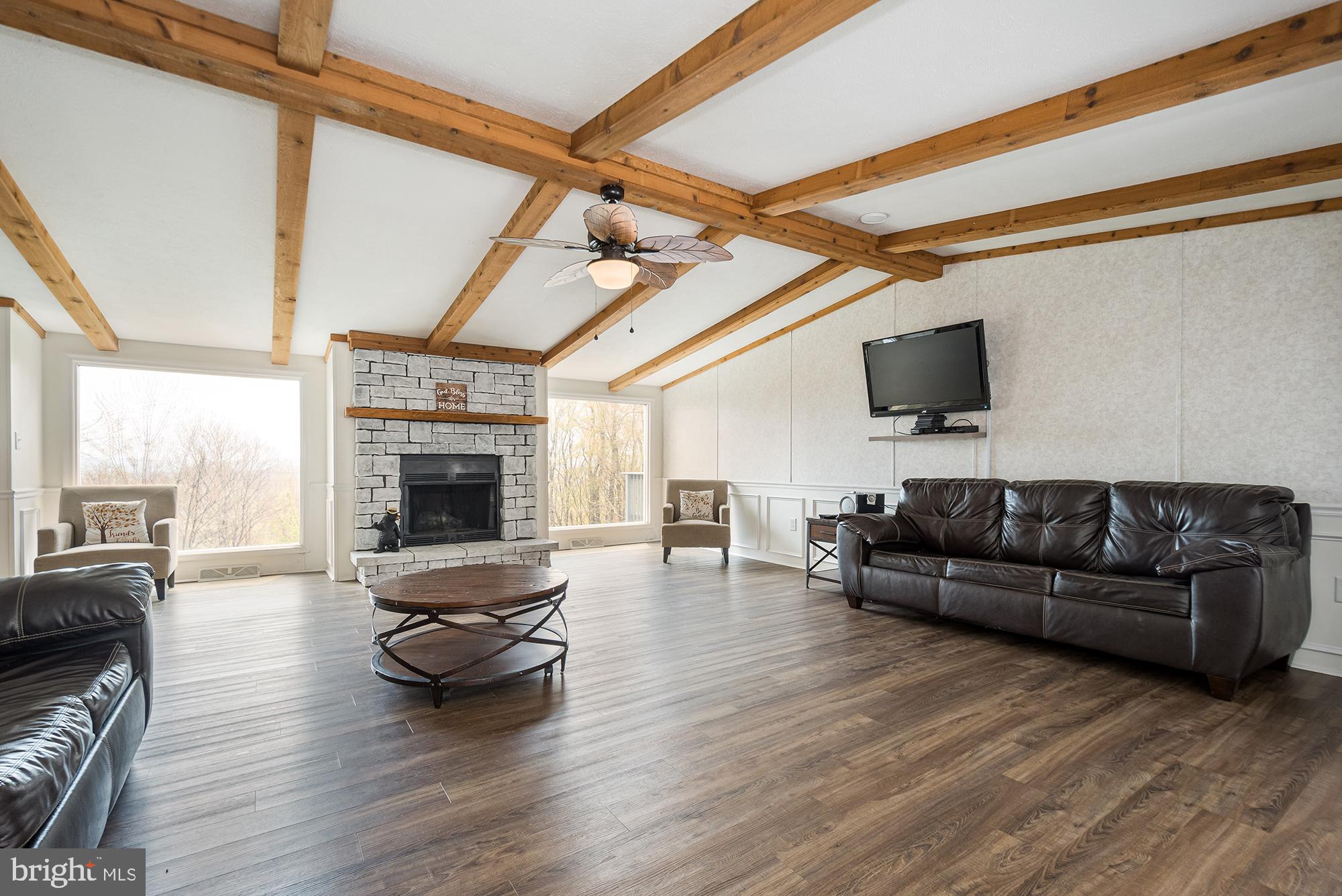 PARADISE POINT - Residential