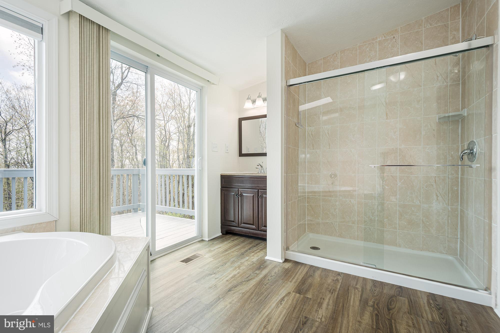 PARADISE POINT - Residential