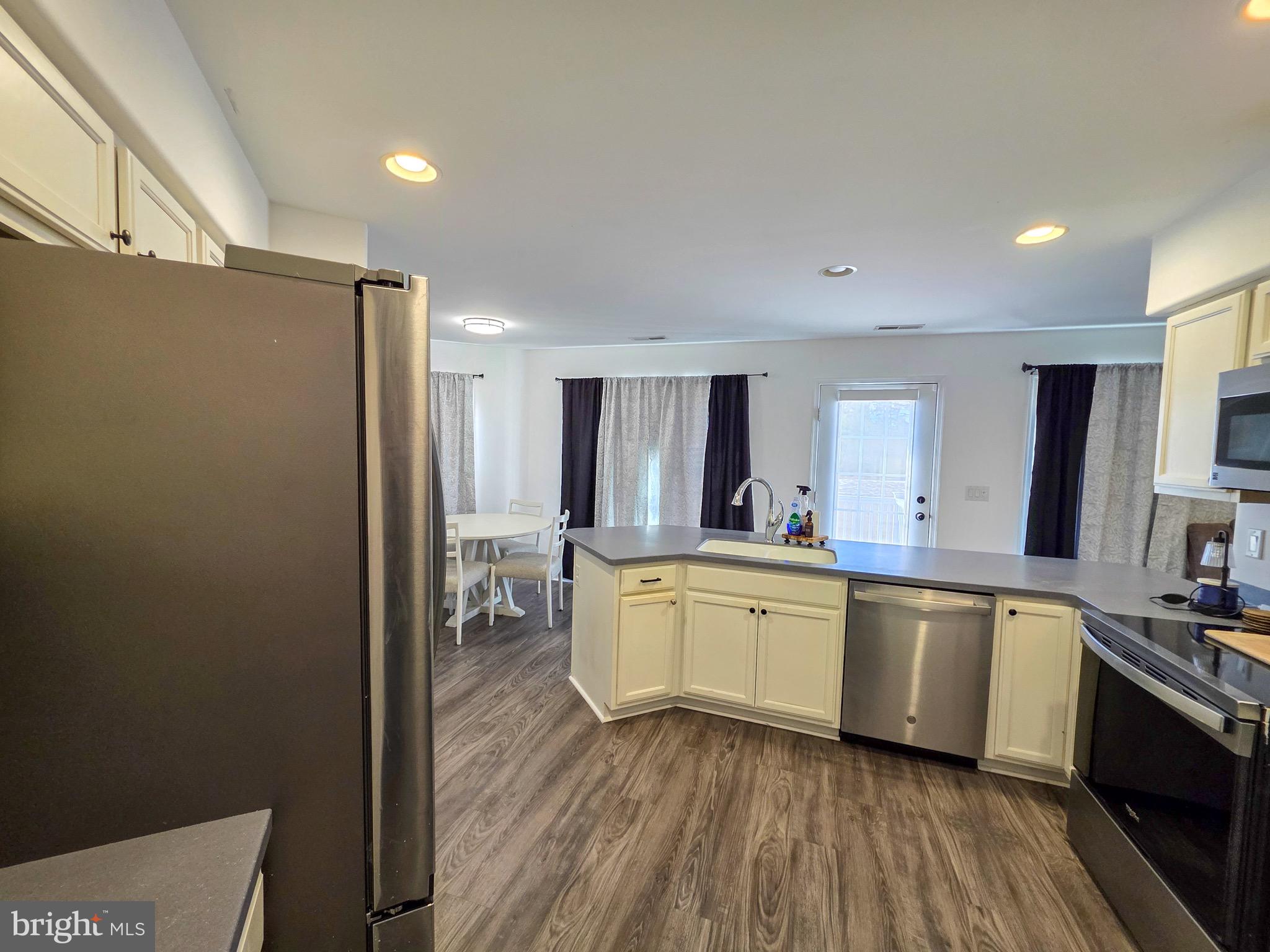 CYPRESS POINTE - Residential