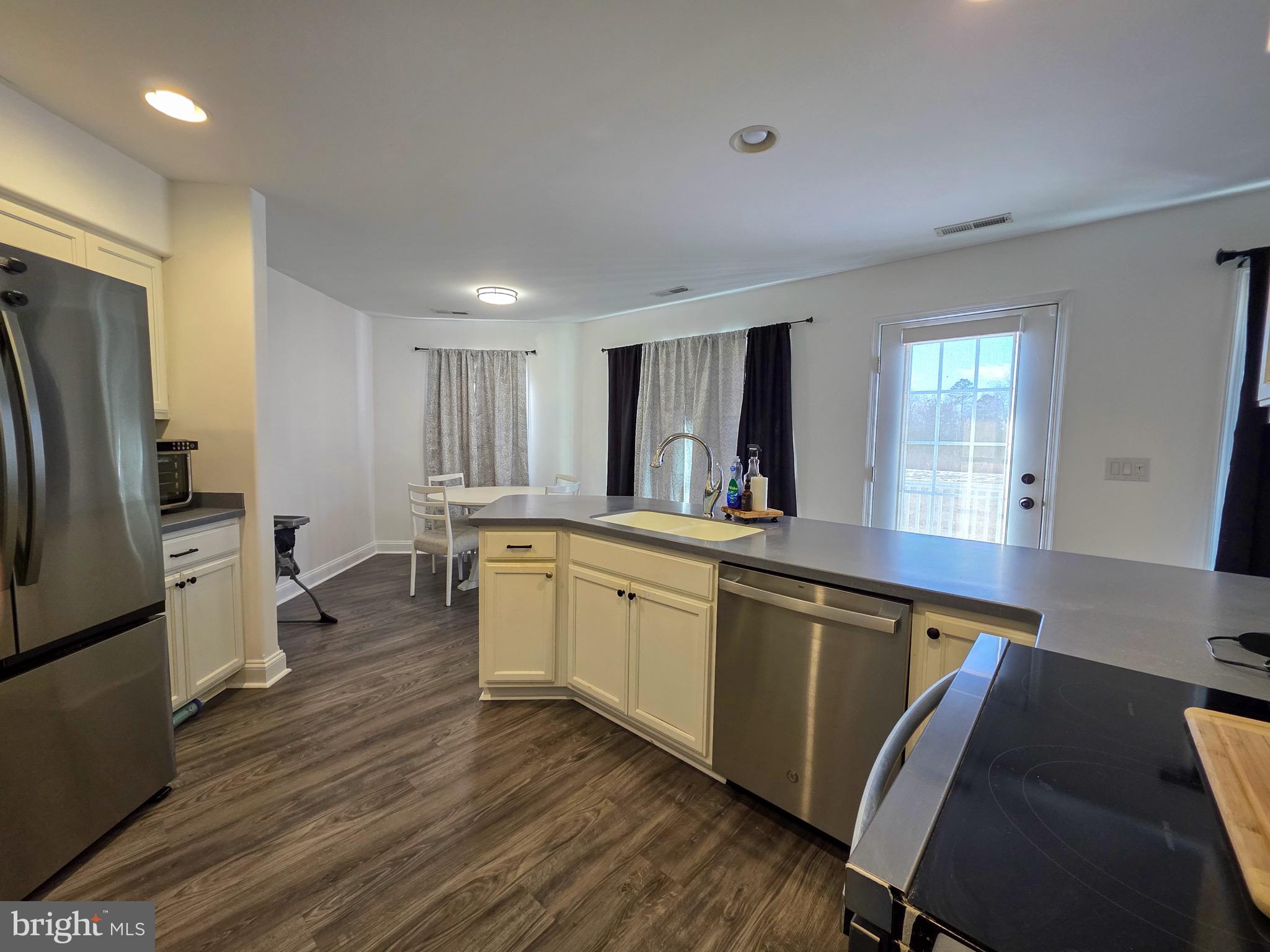 CYPRESS POINTE - Residential