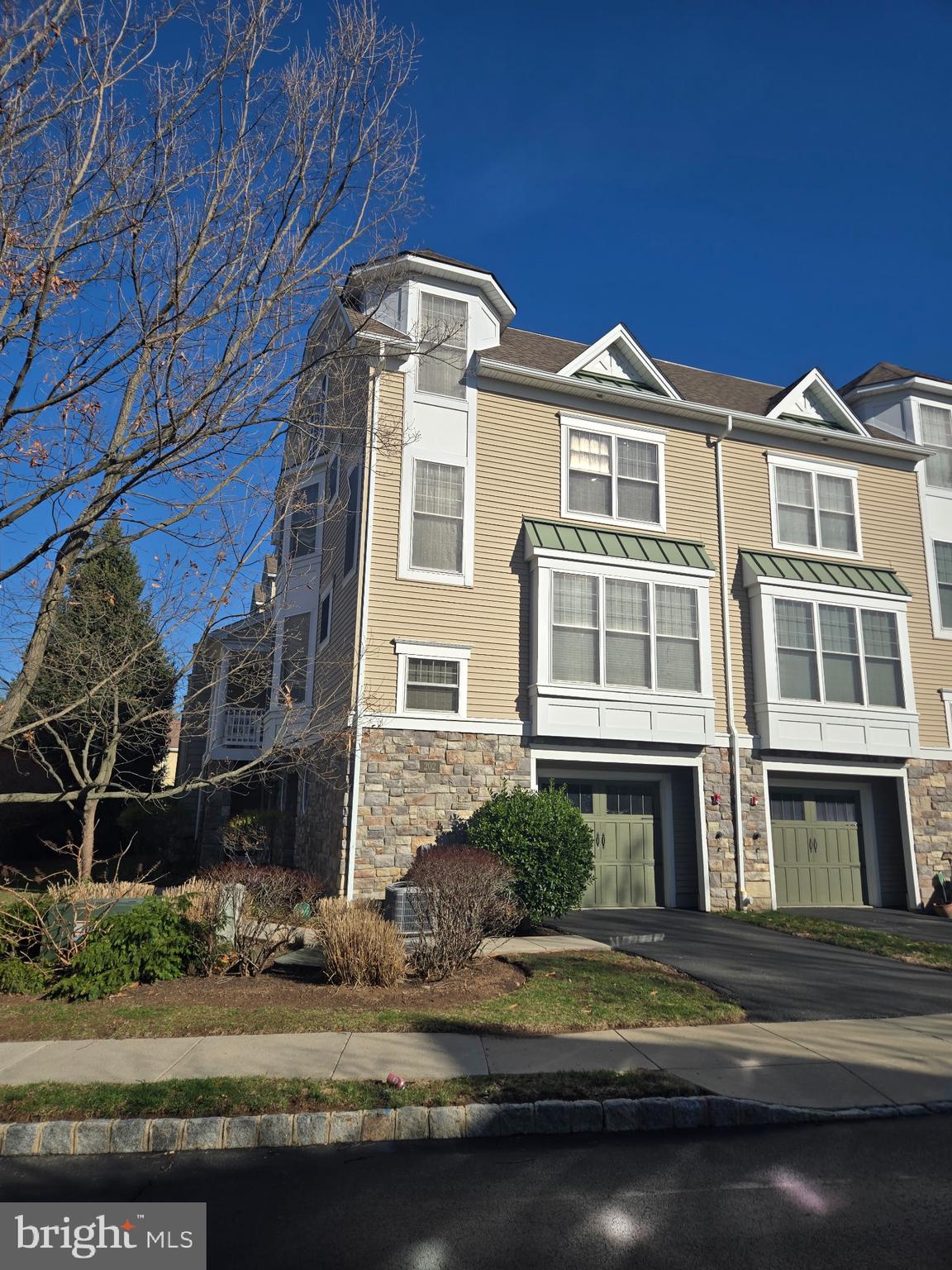 ARDMORE CROSSING - Residential Lease