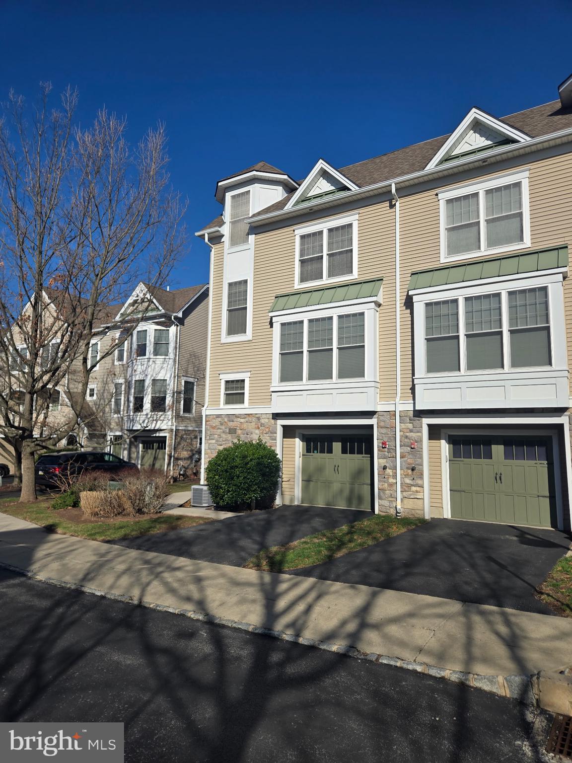 ARDMORE CROSSING - Residential Lease