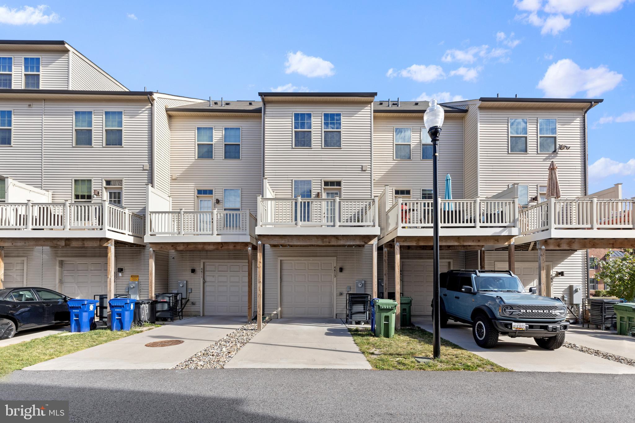 OLDHAM CROSSING - Residential Lease