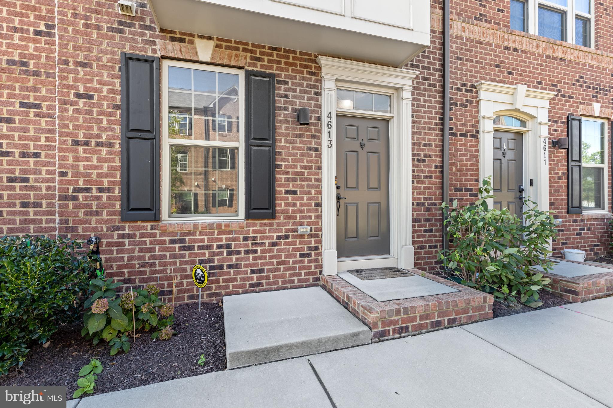 OLDHAM CROSSING - Residential Lease