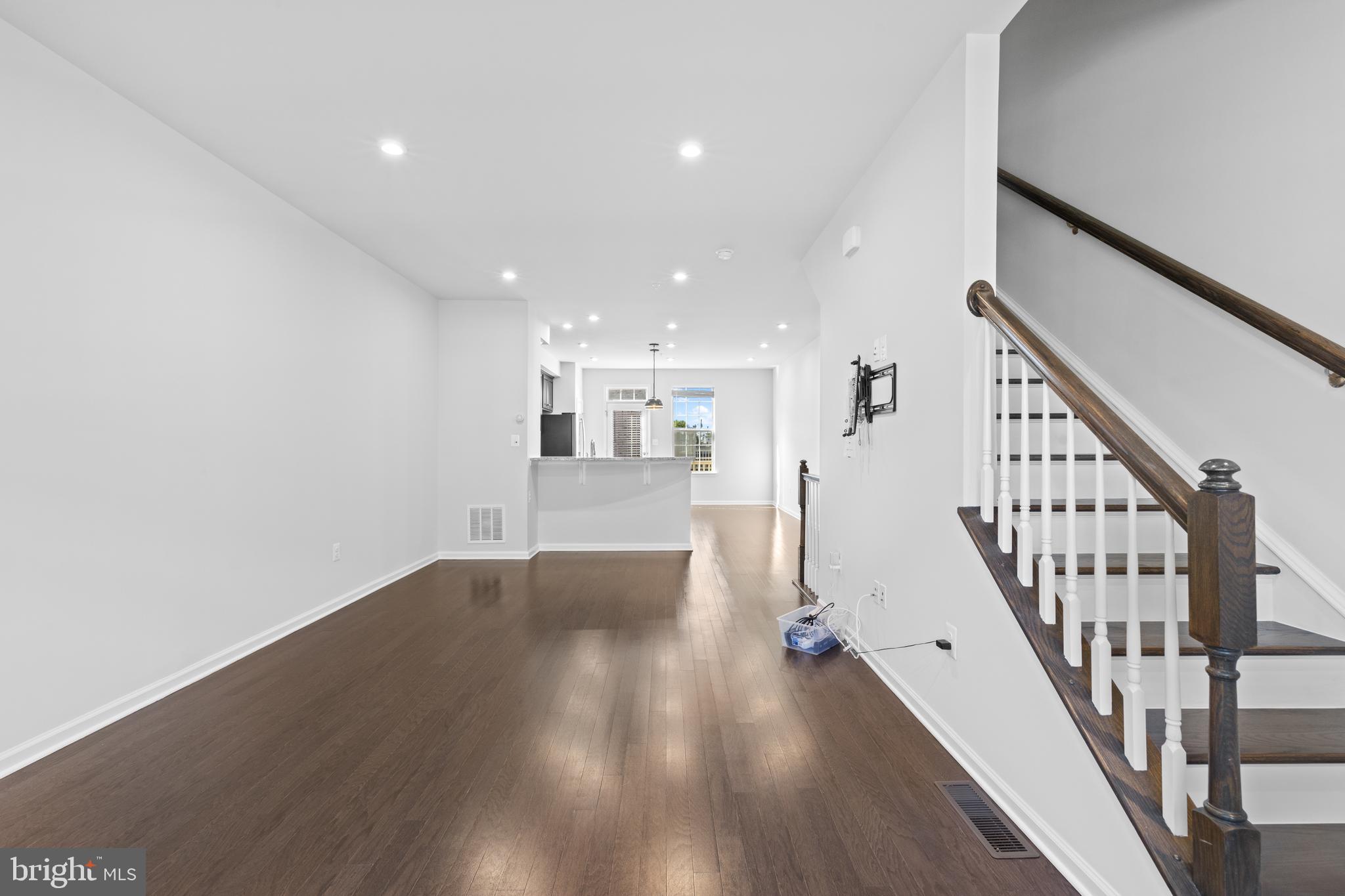 OLDHAM CROSSING - Residential Lease