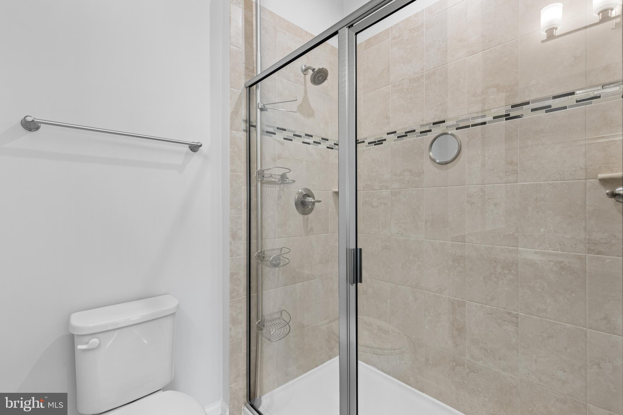 OLDHAM CROSSING - Residential Lease