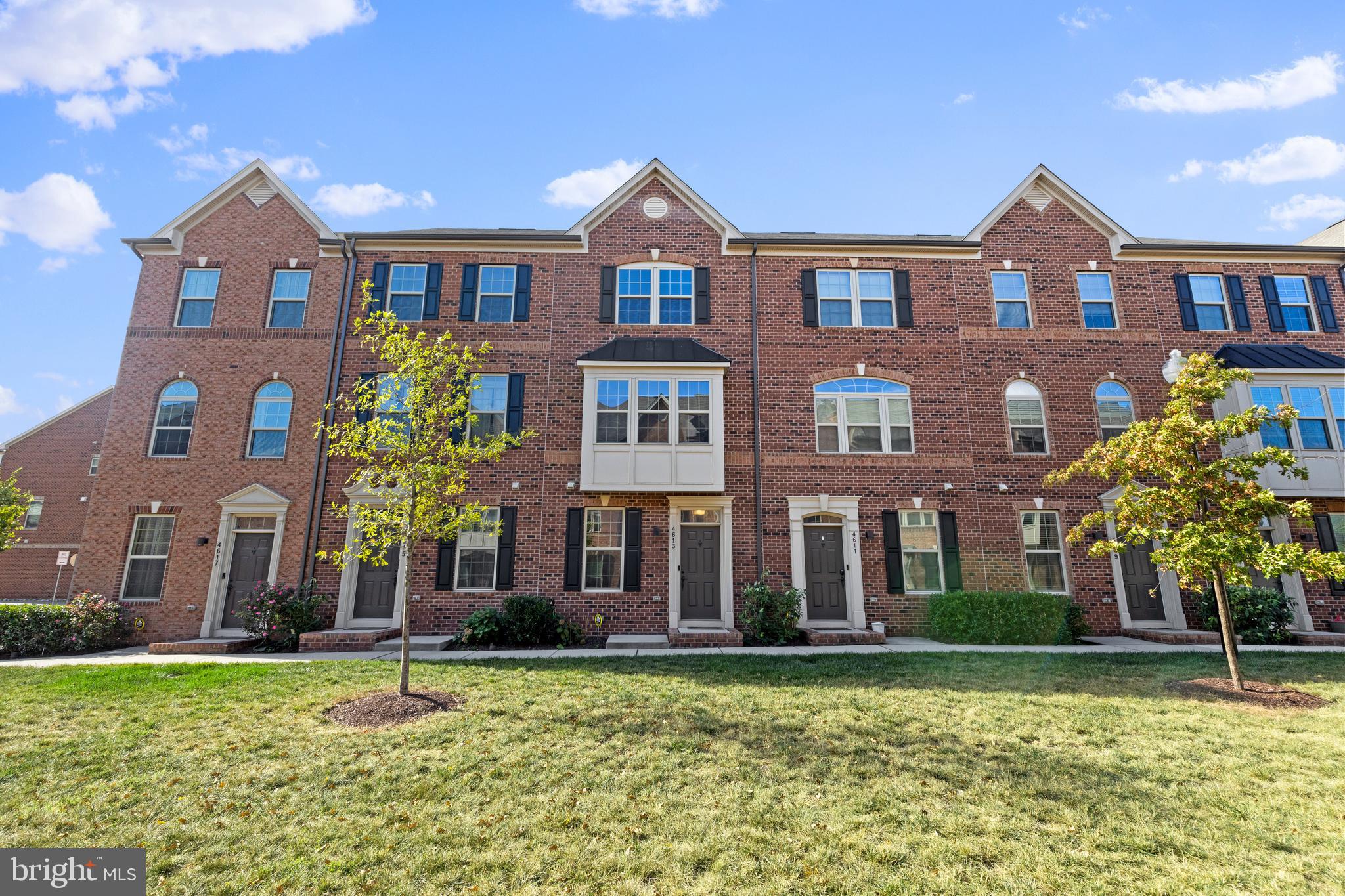 OLDHAM CROSSING - Residential Lease