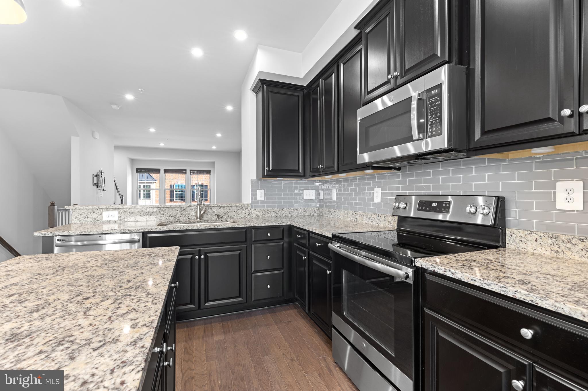 OLDHAM CROSSING - Residential Lease