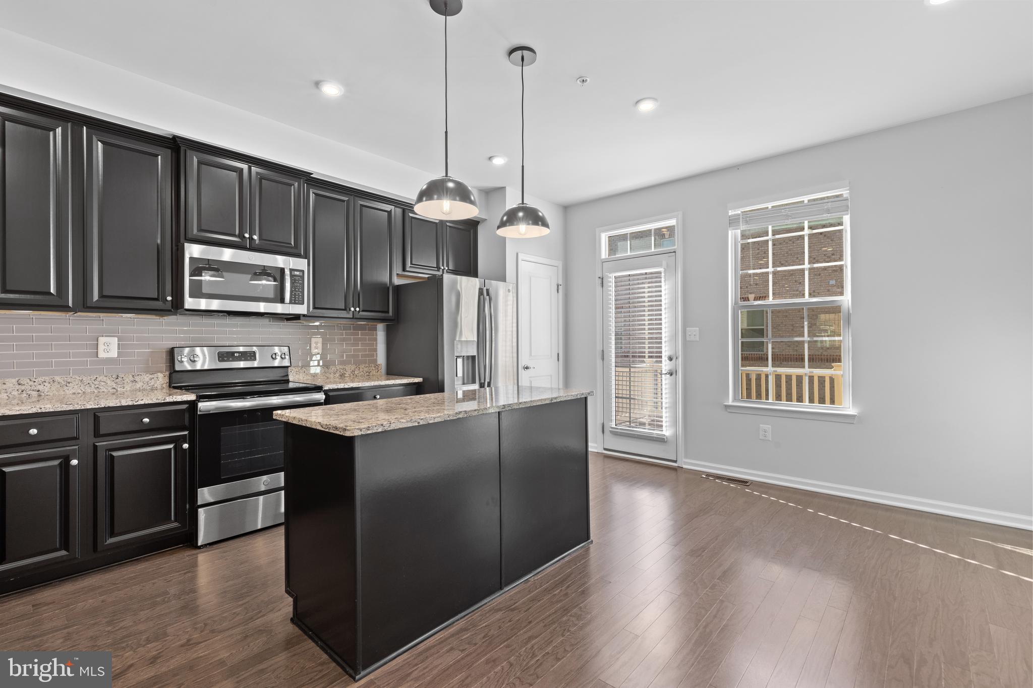 OLDHAM CROSSING - Residential Lease