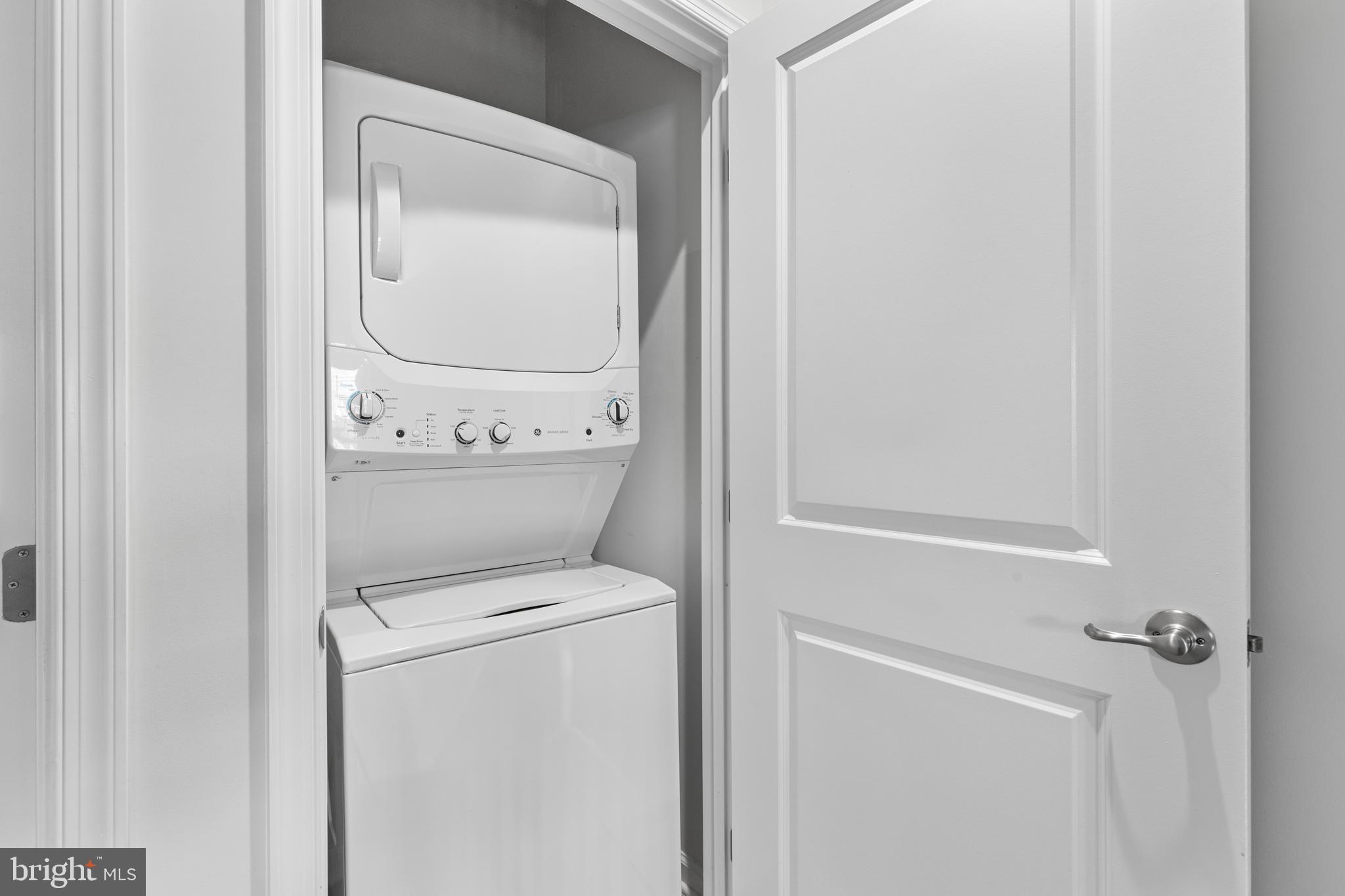 OLDHAM CROSSING - Residential Lease