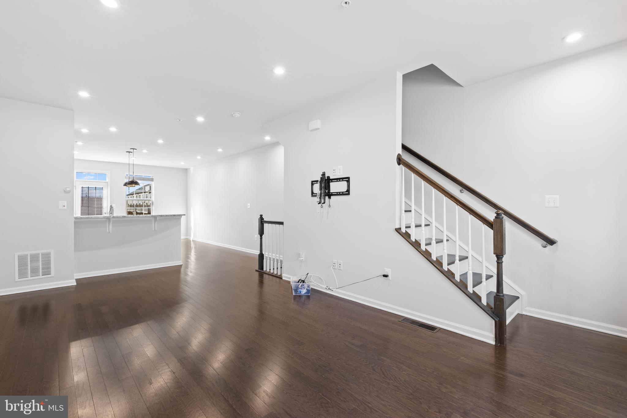 OLDHAM CROSSING - Residential Lease