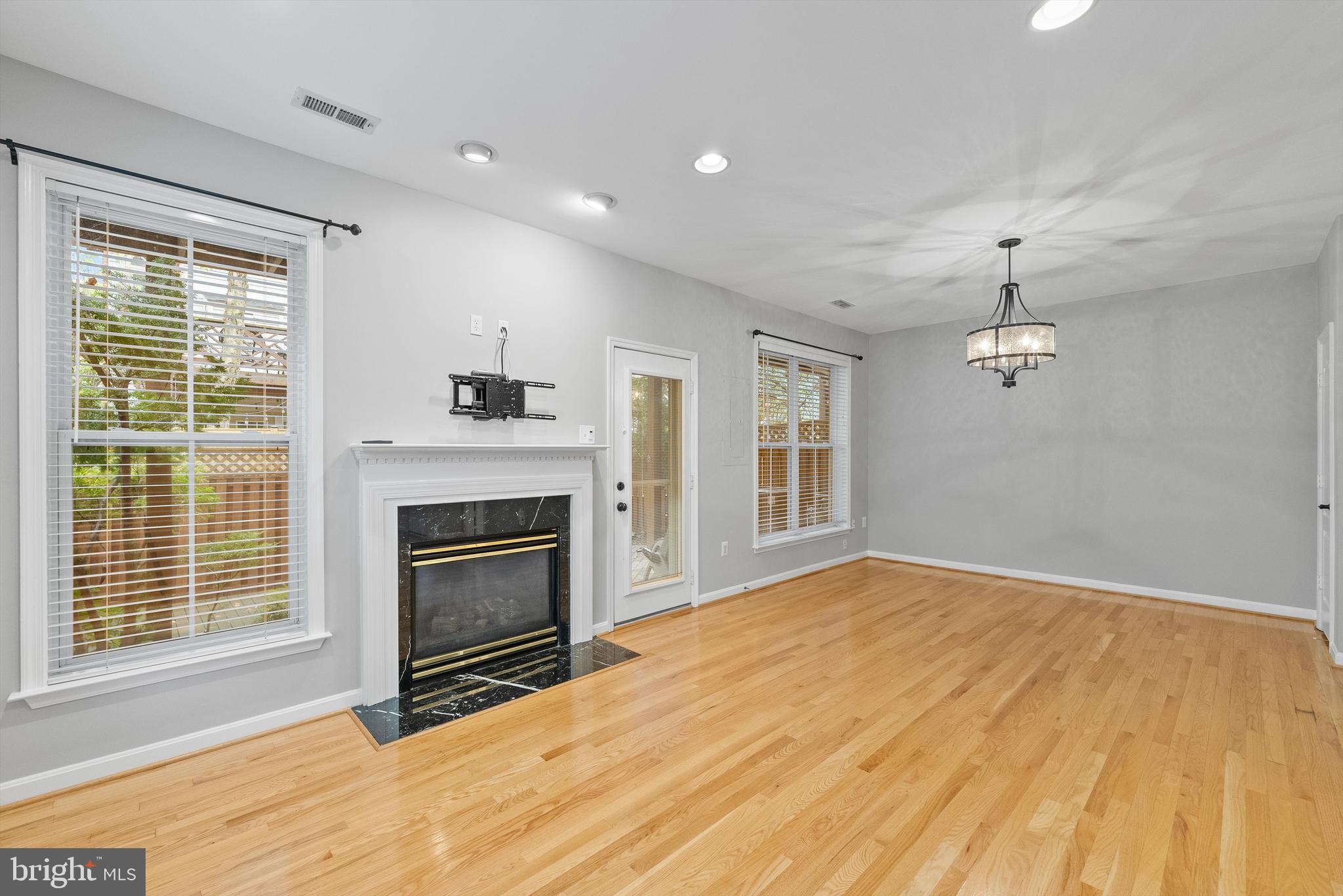 CAMERON STATION - Residential Lease