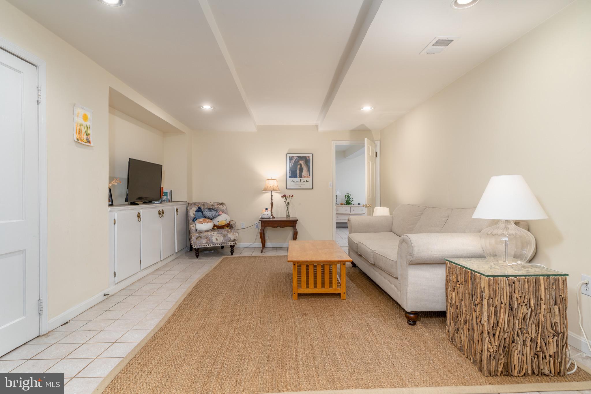 OBSERVATORY CIRCLE - Residential