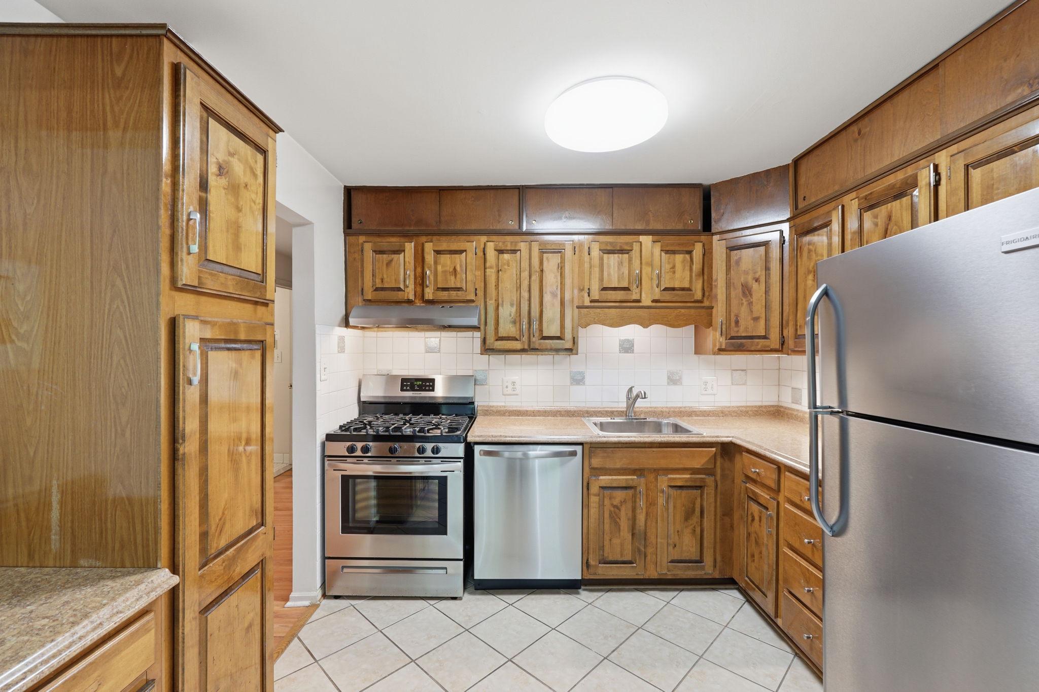 PLYMOUTH GARDENS - Residential