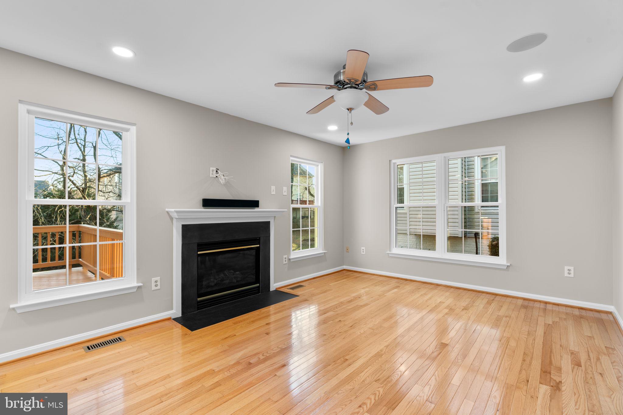 KINGSVIEW VILLAGE - Residential