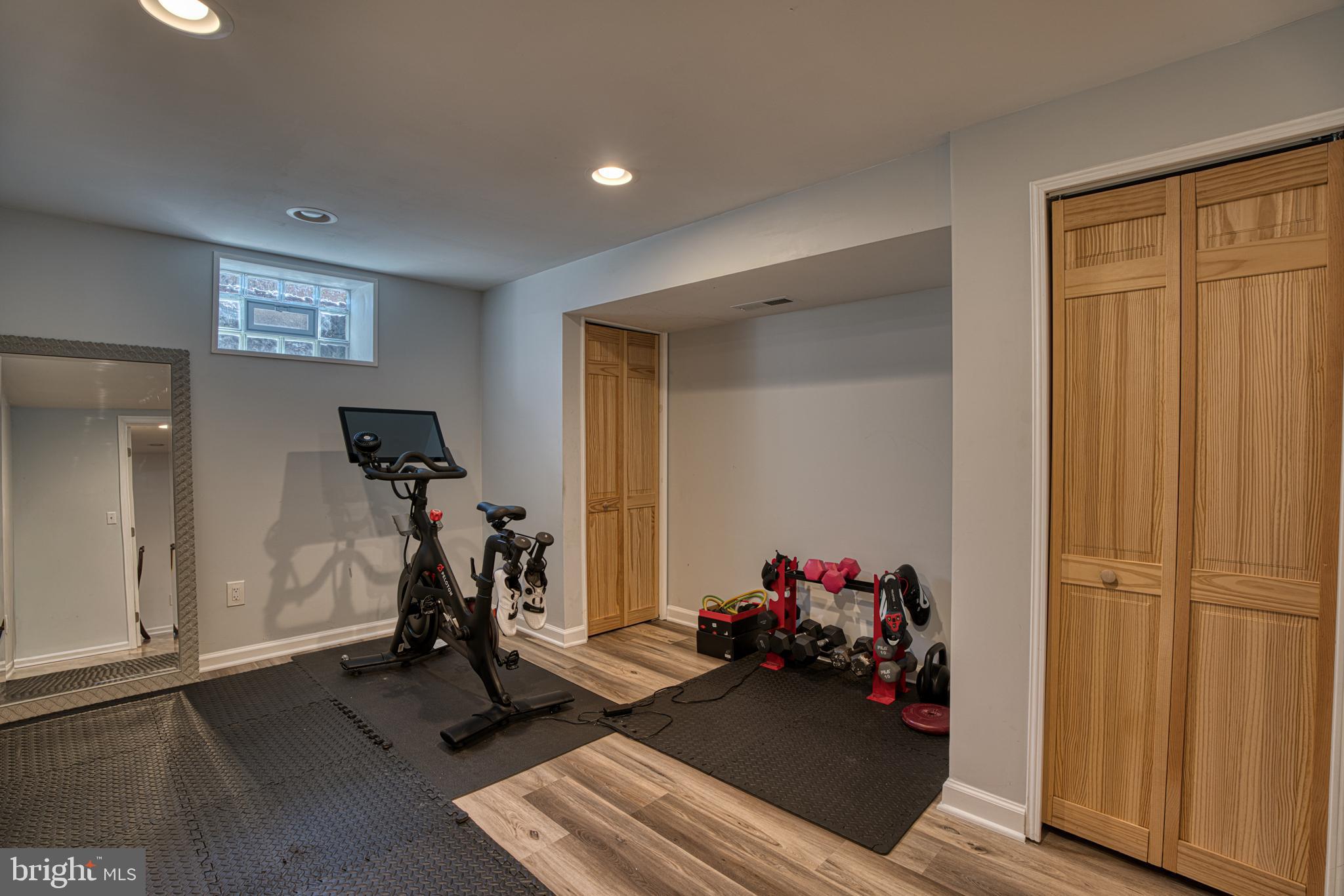 KNOLLWOOD - Residential