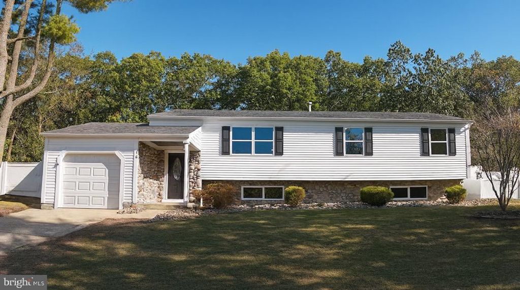 Photo of 16 Villa Drive, BERLIN, NJ 08009 (MLS # NJCD2103730)