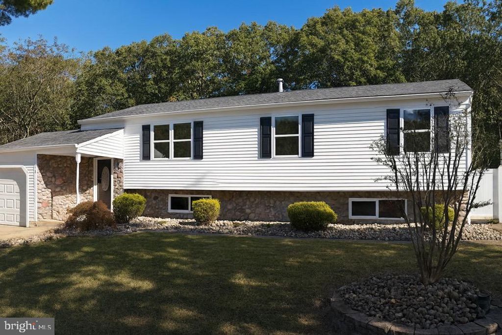 Photo of 16 Villa Drive, BERLIN, NJ 08009 (MLS # NJCD2103730)