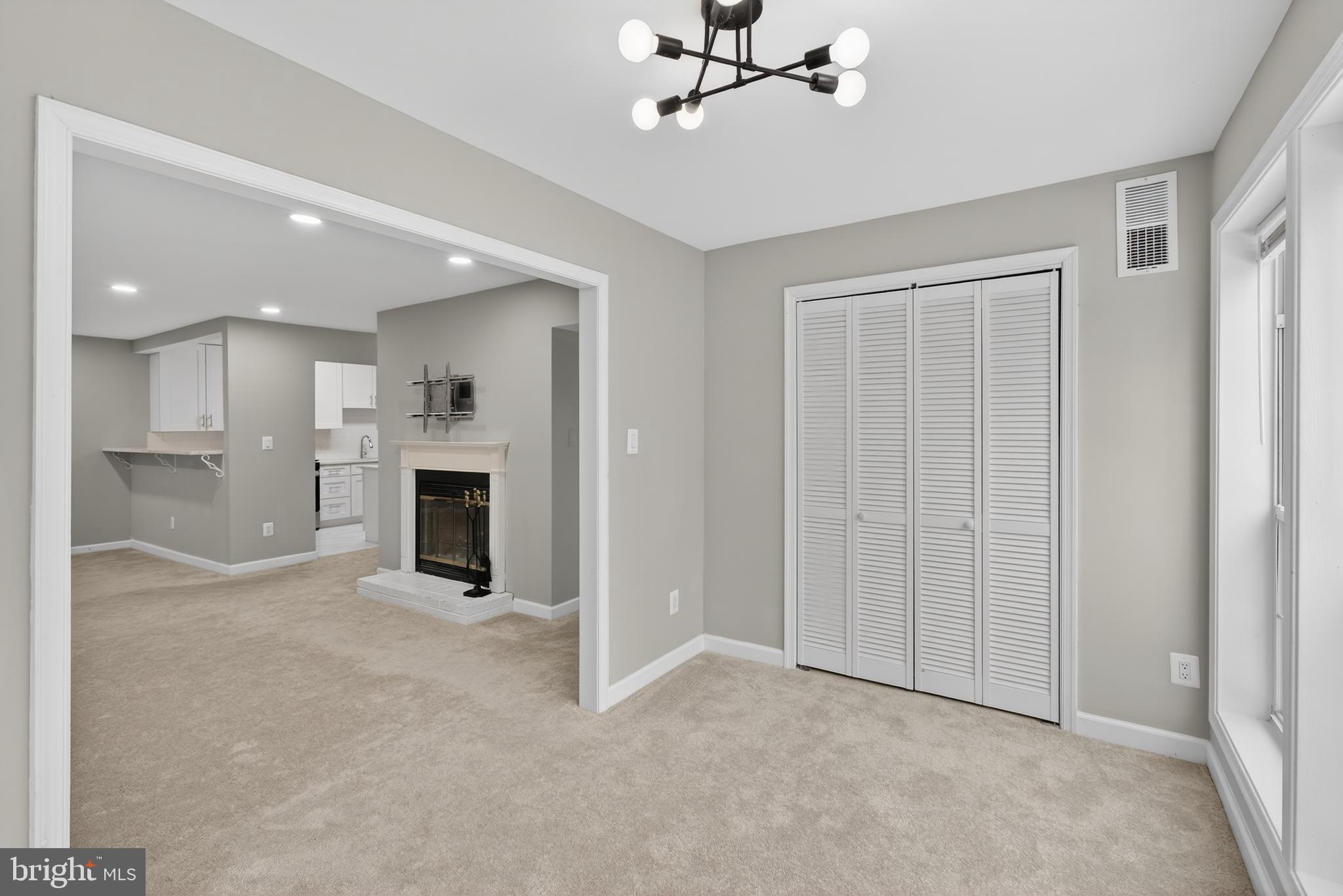 THE OAKTON - Residential